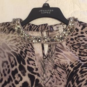 Nwt beautiful Jennifer Lopez embellished top.